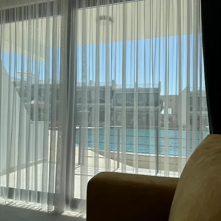Modern Seaside At Northern Cyprus - Pearl Island ピラ
